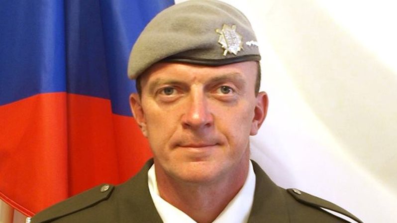 Policie obvinila čtyři vojáky z podílu na smrti Afghánce, který zastřelil českého psovoda